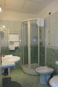 Twin Room room in Hotel Osimar