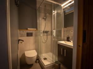 B&B / Chambres d'hotes Gite Les Bartavelles : Chambre Double - Vue sur Jardin