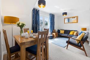 A modern and cosy apartment just yards from Brixham’s bustling harbourside