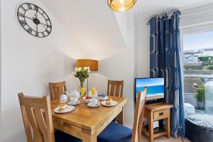 A modern and cosy apartment just yards from Brixham’s bustling harbourside