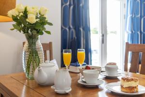 A modern and cosy apartment just yards from Brixham’s bustling harbourside