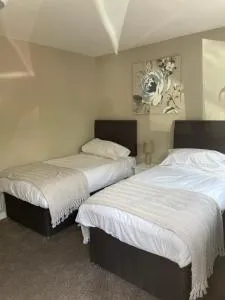 Tall Pines Lodges - Lulsgate Bottom