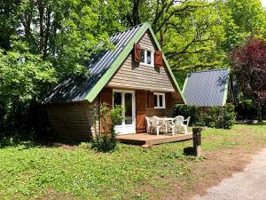 Chalets dans le parc d un Manoir du 19eme siècle