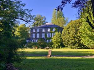 Campings Chalets dans le parc d'un Manoir du 19eme siecle : Chalet