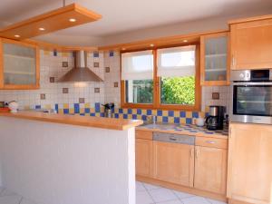 Maisons de vacances Holiday Home in Plouneour near Sandy Beach : photos des chambres