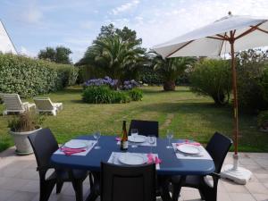 Maisons de vacances Holiday Home in Plouneour near Sandy Beach : photos des chambres