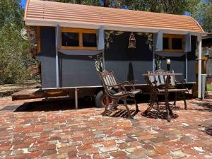 Gypsy Van Tiny House with Unique Outdoor Bathroom, WIFI & Firepit