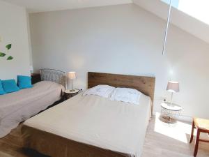 Maisons de vacances Gite de Charme avec Jardin, Equipe pour Familles et Bebes, a 15km de Dunkerque et 3km de Bergues - FR-1-510-170 : photos des chambres