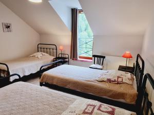 Maisons de vacances Gite de Charme avec Jardin, Equipe pour Familles et Bebes, a 15km de Dunkerque et 3km de Bergues - FR-1-510-170 : photos des chambres