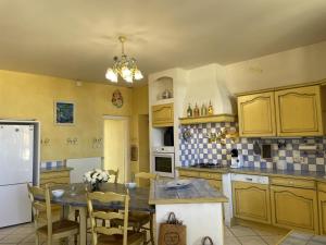 Belle maison bourbonnaise du 18e siècl au cœur dun village pittoresque avec jardin - FR-1-489-387