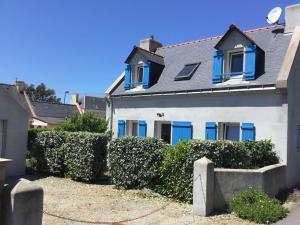 Maisons de vacances Maison cosy a Kervilahouen, 1 km de la mer, jardin, terrasse, BBQ, proche superette, 5 pers. - FR-1-418-192 : photos des chambres