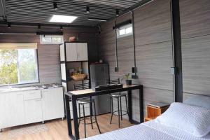 TINY HOUSE , frente al lago