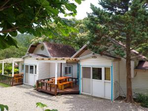 White House Over Hill