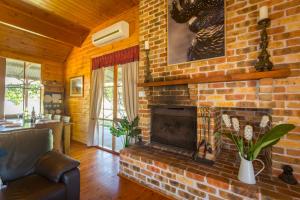 Silky Oak Cottage & Studio