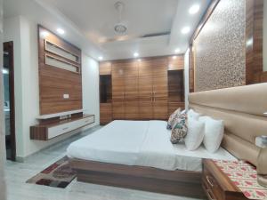 MOON3BHK By Wabi Sabi Stays