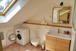 Tichý a slnečný loft Mikovini v rušnom centre Štiavnice