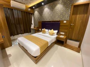 Hotel BKC CROWN - Near Trade Centre, Visa Consulate