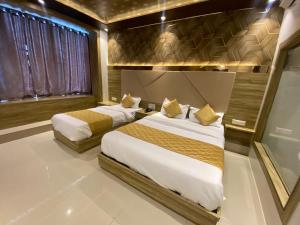 Hotel BKC CROWN - Near Trade Centre, Visa Consulate