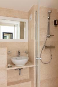 Hotels Hotel Alcyon : photos des chambres