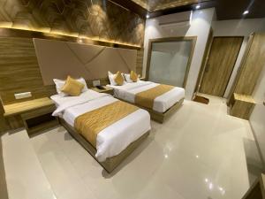 Hotel BKC CROWN - Near Trade Centre, Visa Consulate