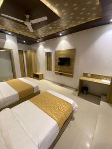 Hotel BKC CROWN - Near Trade Centre, Visa Consulate