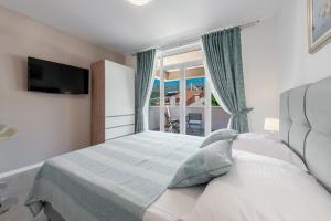 Oyo Deluxe Apartments