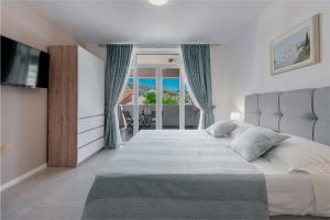 Oyo Deluxe Apartments