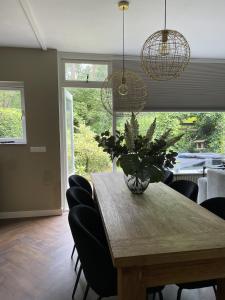 Comfortabel tot rust komen in het Veluwse bos