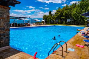 Tsamadanis Hotel & Bungalows Friends Family