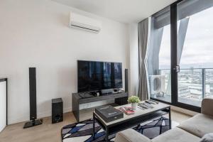 Modern 2 Beds Apartment with Amazing City View