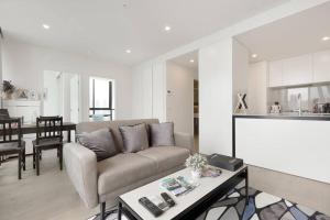 Modern 2 Beds Apartment with Amazing City View