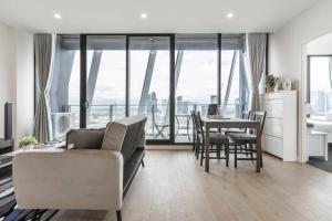 Modern 2 Beds Apartment with Amazing City View