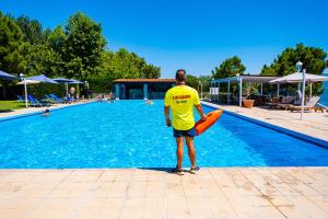 Tsamadanis Hotel & Bungalows Friends Family