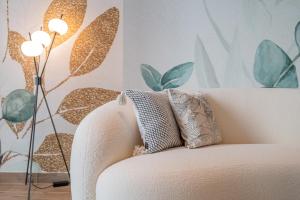 Desert Living Luxury Condo - Jumeirah Living Marina Gate