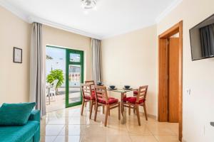 One-Bedroom Premium Sunny Apartment room in Las Adelfas