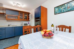 Up to 13 people,near beach and centre