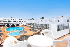 Two-Bedroom Premium Family Sunny Apartment room in Las Adelfas