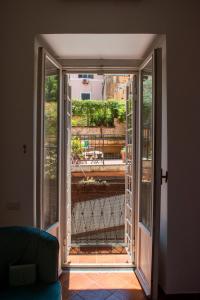 COLOSSEUM, MONTI, NEW CORITHIAN HOUSE UP TO 6 PEOPLE