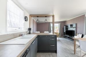 Chalets Chalet pour 4 dans une residence avec piscine couverte : photos des chambres