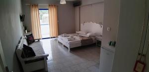 blue & white askeli studios