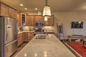 Walkable Bigfork Townhome Fish, Hike and Ski!