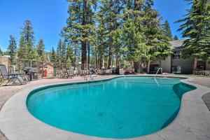 Elegant Mountain-View Condo Less Than 1 Mi to Lifts!