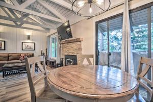 Elegant Mountain-View Condo Less Than 1 Mi to Lifts!