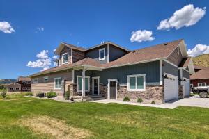 Modern Swan Valley Townhome with Walking Trails