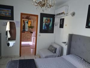 Maisons de vacances SUITE-Junior -Villa HELENE - Montpellier Sud - aeroport- PISCINE Privee-2mn des plages : photos des chambres