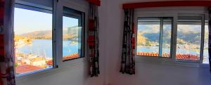 Traditional house with sea view MYLOS