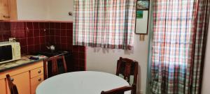 REST HOUSE Casa familiar - garage - TV - WiFi - 2 dormitorios - Living-comedor - Cocina - Lavadero - Patio con parrilla - Alquiler temporario