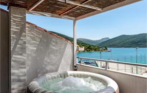 Stunning Apartment In Luka With Jacuzzi, Wifi And 4 Bedrooms