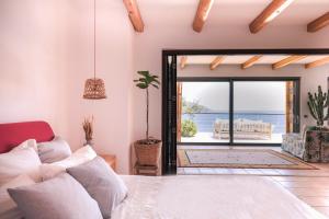 Aiolos Glaros - Seafront Retreat near Agios Nikolaos