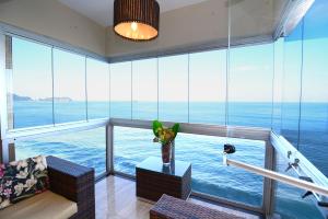 Apartamento no Morro do Maluf, frente ao mar